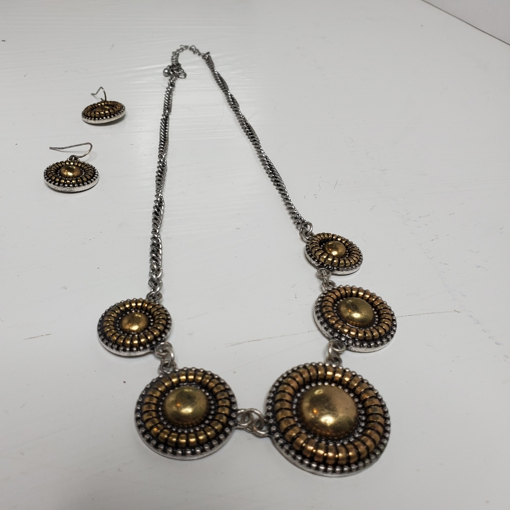 Silver/Gold Earring and Necklace Set - Picture 8 of 12
